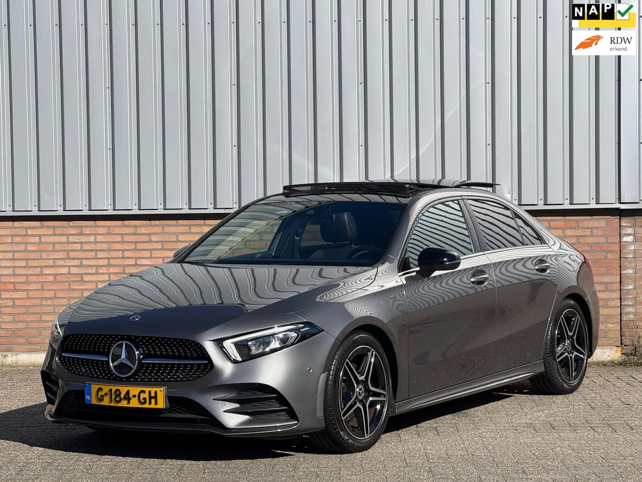 Mercedes-Benz A-klasse - A200 AMG/ Panorama/ Automaat/ NL-Auto - AutoWereld.nl