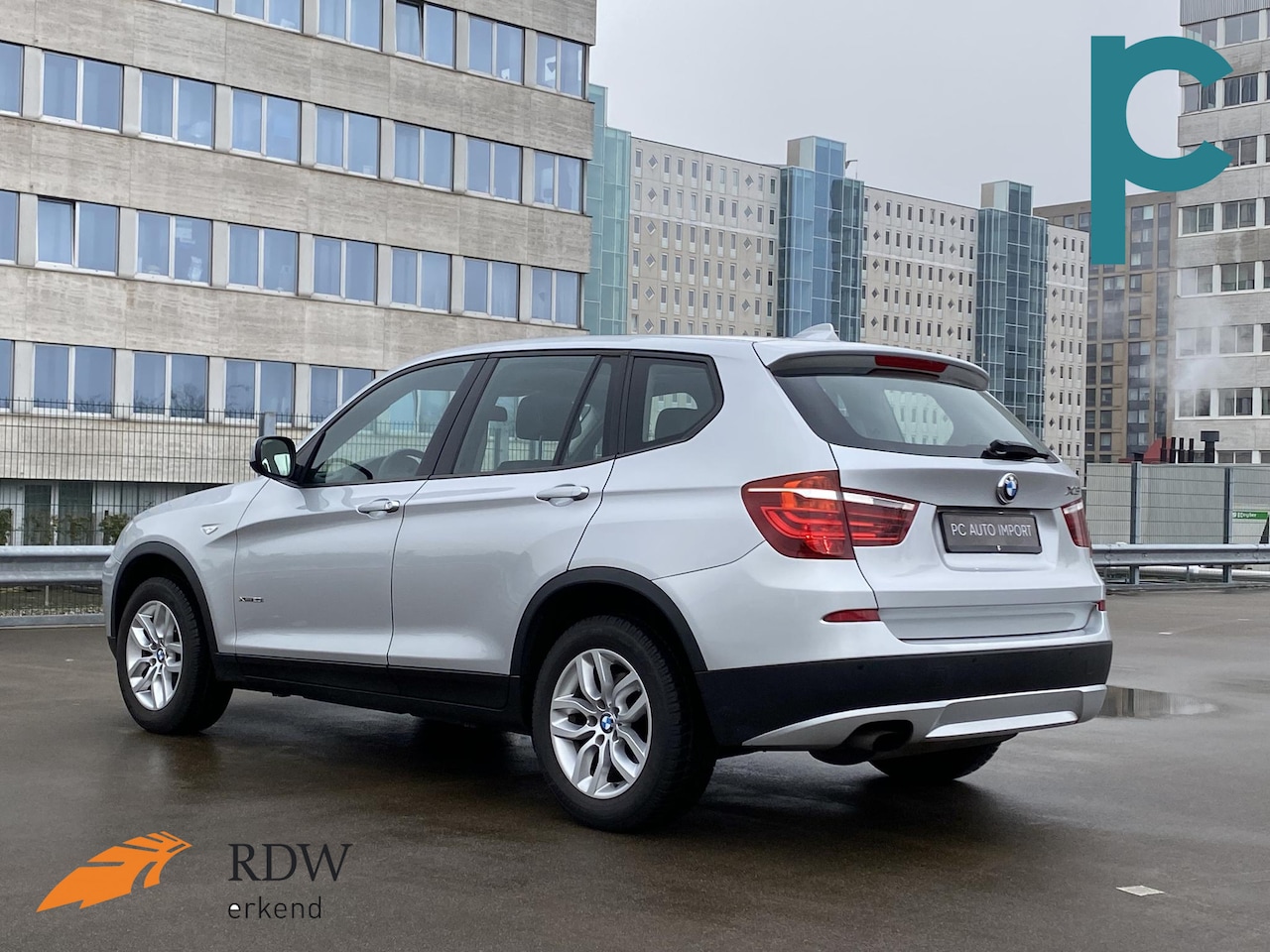 BMW X3 - xDrive20i Panoramadak Leder Navigatie Sportstoelen - AutoWereld.nl