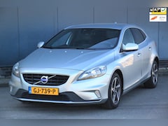 Volvo V40 - 2.0 D2 R-Design Business Navigatie/Parkeersensor/Privacy glas/Trekhaak