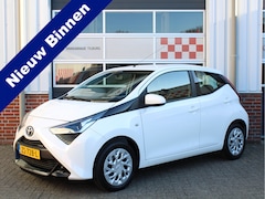 Toyota Aygo - 1.0 VVT-i X-Play AUTOMAAT/1e Eig./Airco/Camera/Navi/Bluetooth