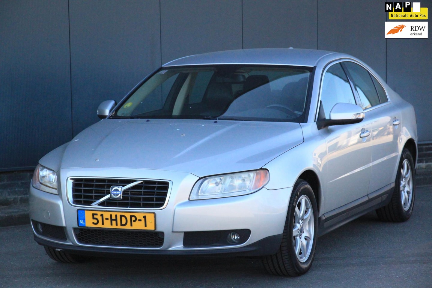 Volvo S80 - 2.5 FT Kinetic Leer/Navigatie/Parkeersensor/Trekhaak/Apk 03-2026 - AutoWereld.nl