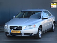 Volvo S80 - 2.5 FT Kinetic Leer/Navigatie/Parkeersensor/Trekhaak/Apk 03-2026