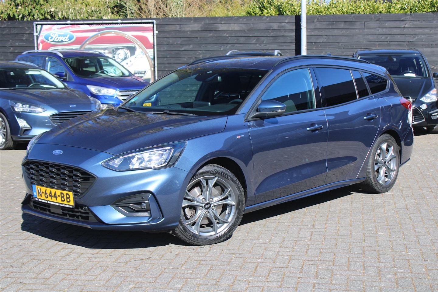 Ford Focus Wagon - 1.0 EcoBoost Hybrid 155pk ST Line Business Wagon, Winterpack, Trekhaak - AutoWereld.nl