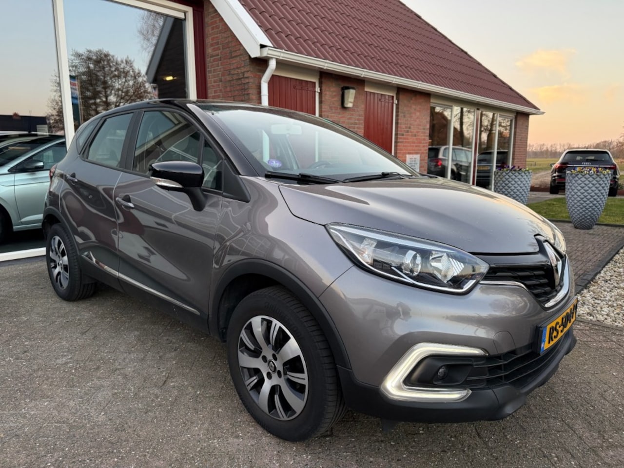 Renault Captur - 0.9 TCE ZEN SLECHTS 46.772 KM! - AutoWereld.nl