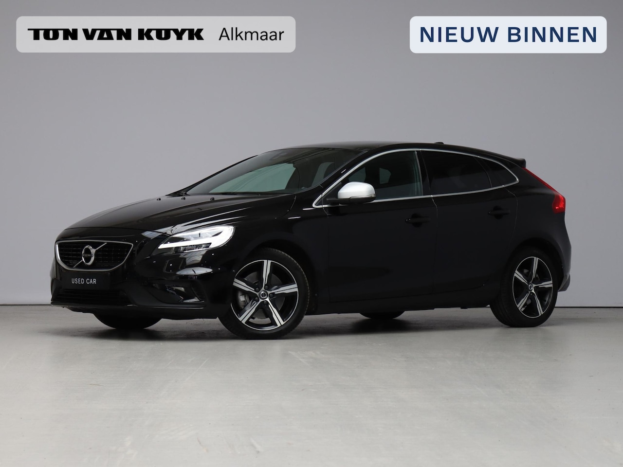 Volvo V40 - T3 Aut. Polar+ Sport R-Design / Afn. trekhaak / Standkachel / Harman Kardon / Pan. dak - AutoWereld.nl