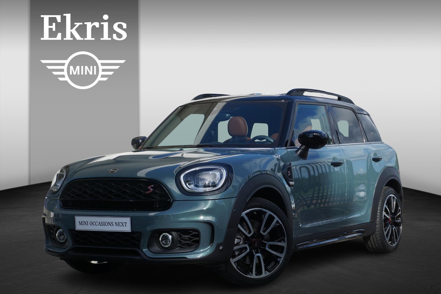 MINI Countryman - Cooper S Hammersmith | Serious Business | Glazen panoramadak | Comfortstoelen | John Coope - AutoWereld.nl