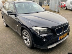 BMW X1 - sDrive18i Executive 150pk | Leder | Sportst