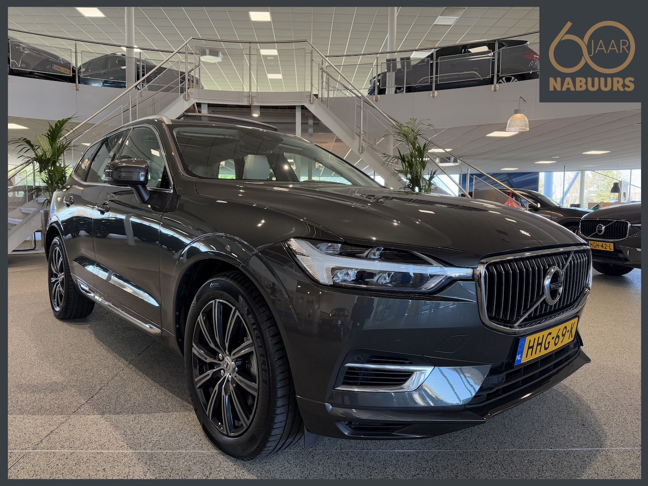 Volvo XC60 - 2.0 T8 AWD Inscription, Luchtvering, Pano, Leder - AutoWereld.nl