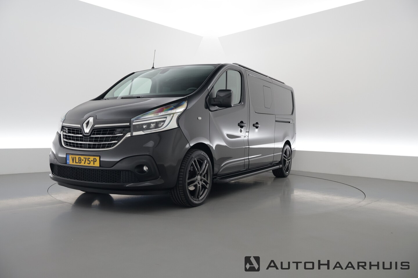 Renault Trafic - 2.0 dCi 145 T29 L2H1 DC Comfort | 2x Schuifdeur | Treeplank | Cruise | Trekhaak | Betimmer - AutoWereld.nl