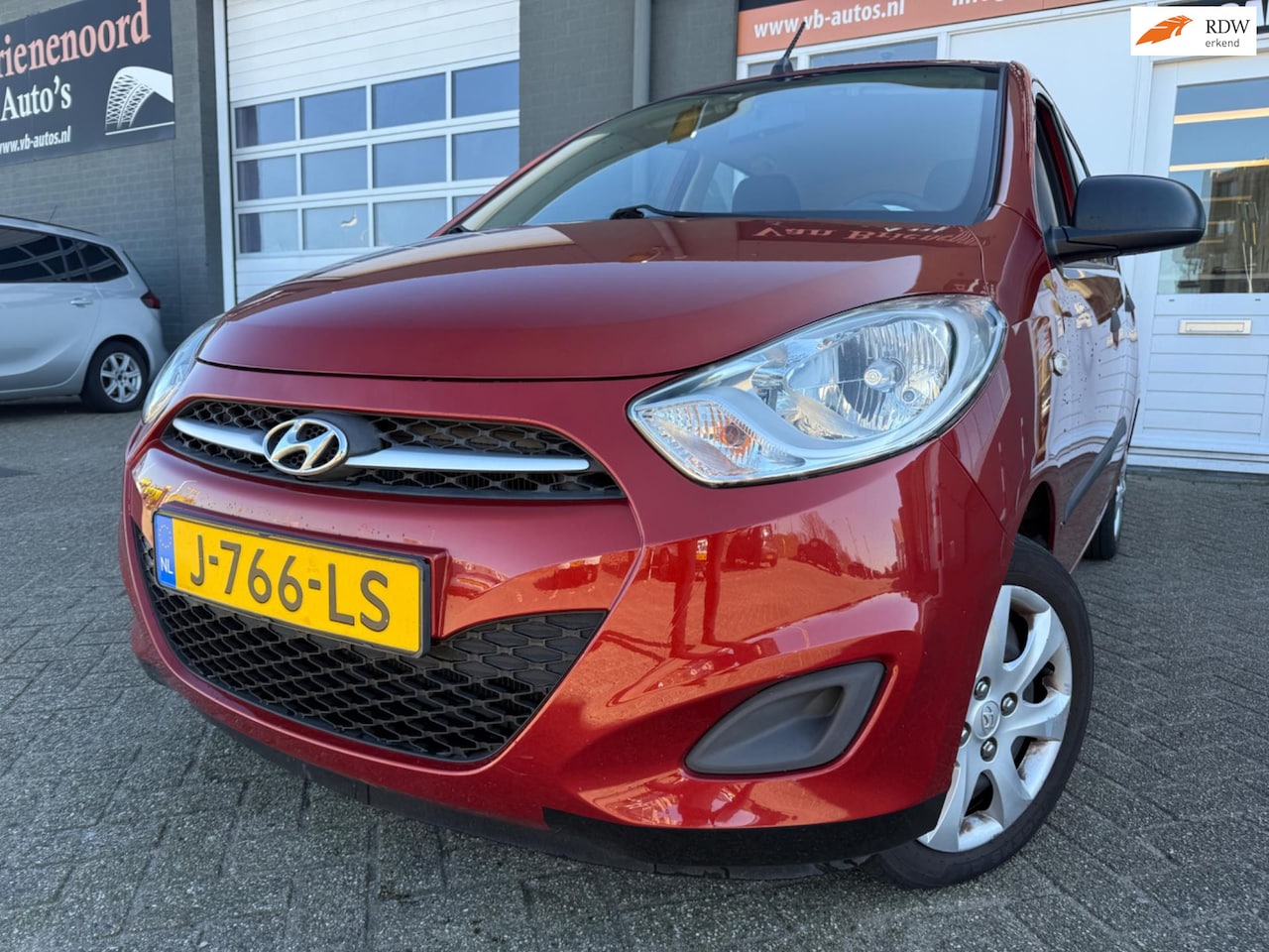 Hyundai i10 - 1.1 Pure 5 drs met parkeersensoren en nieuwe Apk - AutoWereld.nl