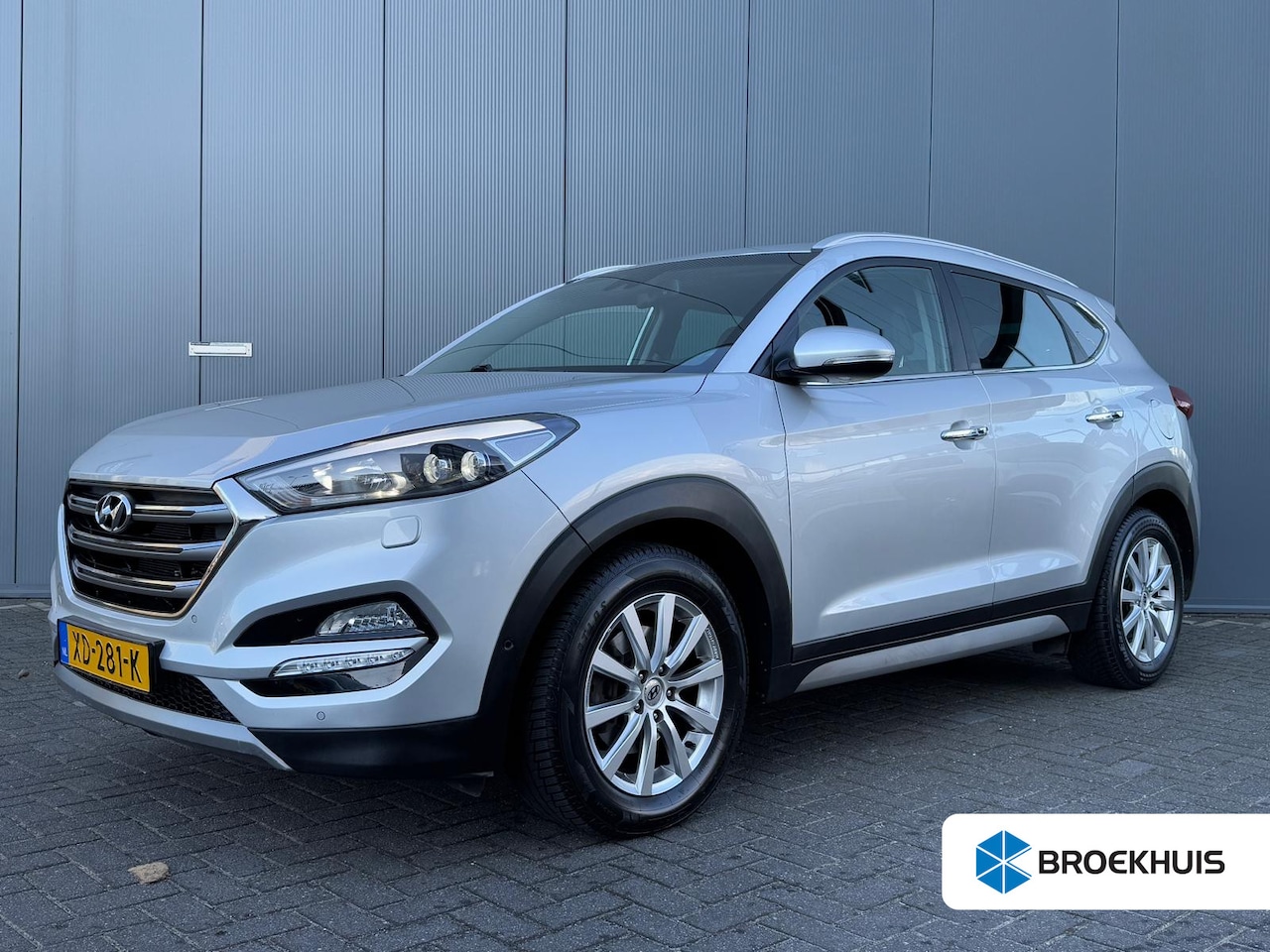 Hyundai Tucson - 1.7 CRDi 140pk Premium Automaat | Leder | Climate | Camera | Keyless | Navigatie | Trekhaa - AutoWereld.nl