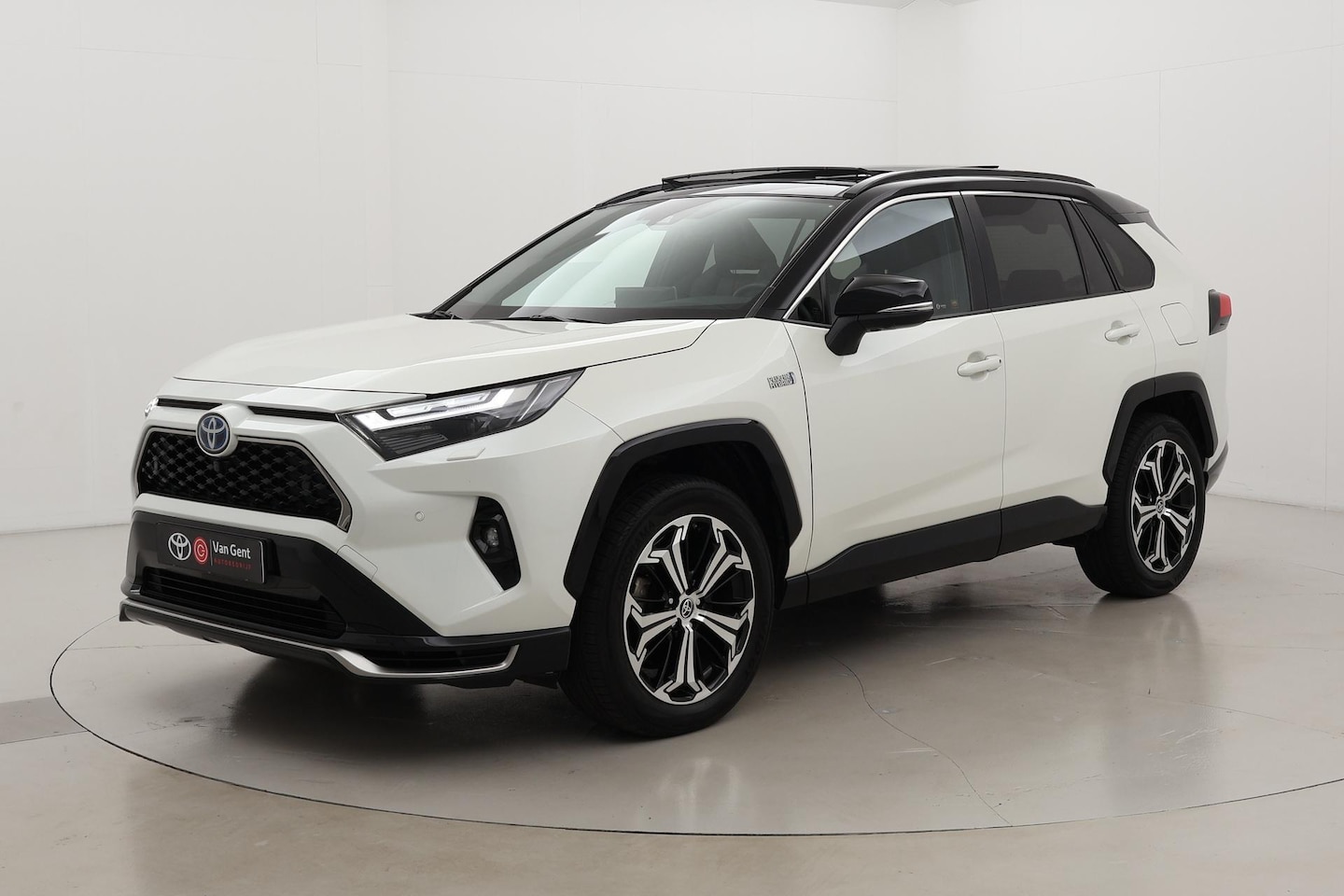 Toyota RAV4 - 2.5 Plug-in Hybrid AWD Bi-Tone Plus | Panoramadak | Trekhaak | 360 camera | Leder | JBL | - AutoWereld.nl