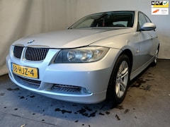 BMW 3-serie - 320i Business Line SCHADEAUTO