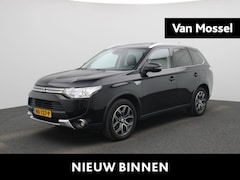 Mitsubishi Outlander - 2.0 PHEV Executive Edition | Panoramadak | Achteruitrijcamera | Trekhaak | Lederen Bekledi