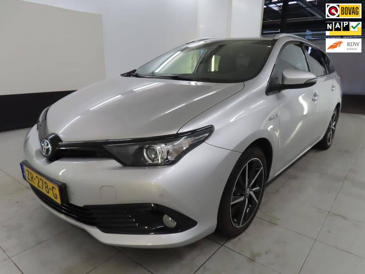 Toyota Auris Touring Sports - 1.8 Hybrid Dynamic Ultimate+Led+Volleder+navigatie+camera+stoel-verw+17"lmv = SUPER !! - AutoWereld.nl