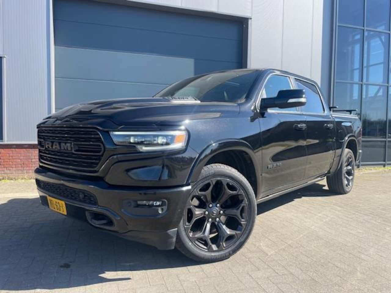 Dodge Ram 1500 - 5.7 V8 4x4 Crew Cab Limited Night Edition Lenteaanbod...!!! - AutoWereld.nl