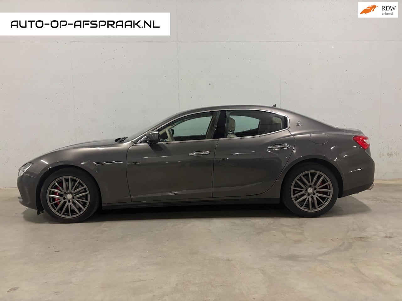 Maserati Ghibli - 3.0 S Q4 Leer Navi Camera 411pk Dealer onderh. - AutoWereld.nl