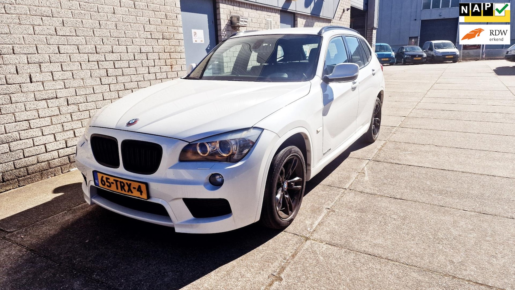 BMW X1 - SDrive20i Business Navigatie NAP - AutoWereld.nl