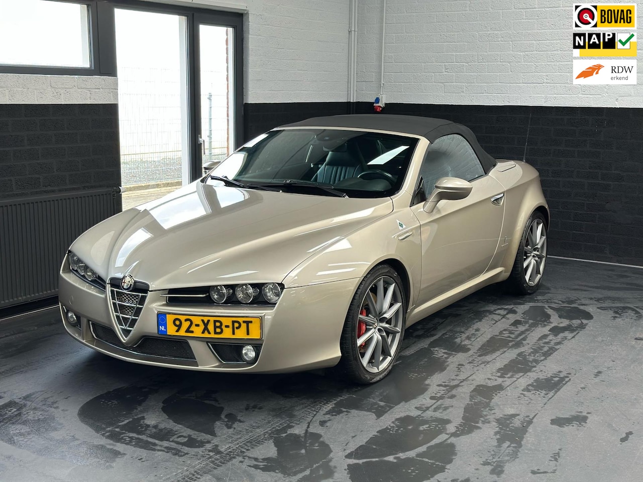 Alfa Romeo Spider - 2.2 JTS Exclusive 2.2 JTS Exclusive, NL Auto, Leder, Camera, Klima, bijzondere kleur, topstaat - AutoWereld.nl