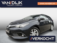 Toyota Auris - 1.8 Hybrid Lease Pro ✓Facelift ✓Panoramadak ✓Navigatie ✓Camera ✓Parkeersensoren ✓Trekhaak