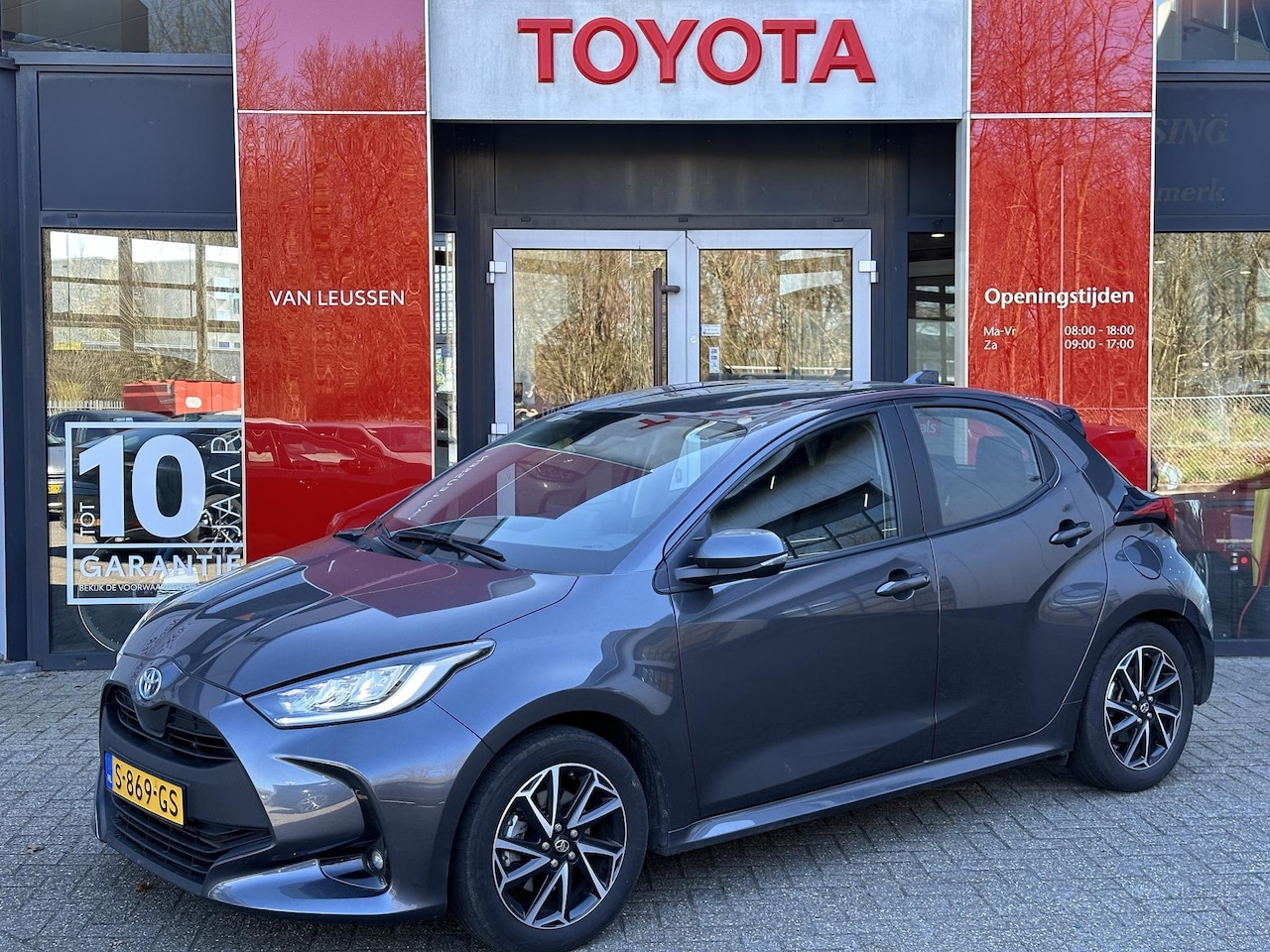 Toyota Yaris - 1.5 HYBRID DYNAMIC APPLE/ANDROID KEYLESS PARK-SENSOREN 18"LM-VELGEN NL-AUTO - AutoWereld.nl