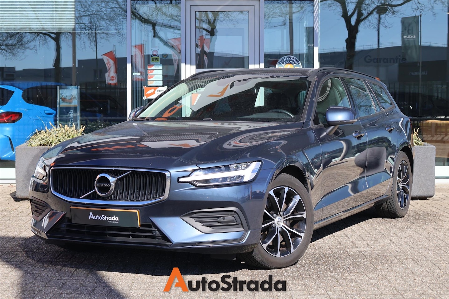 Volvo V60 - B3 Momentum 163pk Geartronic | Stoelverwarming | LED | Cruise | Climate | Trekhaak | Camer - AutoWereld.nl