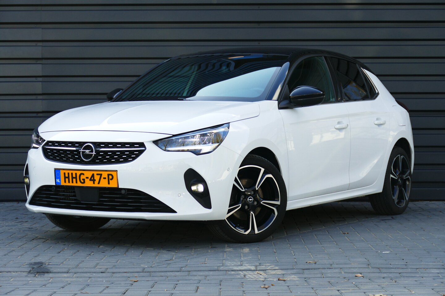 Opel Corsa - 1.2 TURBO 100PK 5-DRS ELEGANCE GS / NAVI / CLIMA / PDC / 17"LMV / CAMERA / PANO.DAK / FULL - AutoWereld.nl