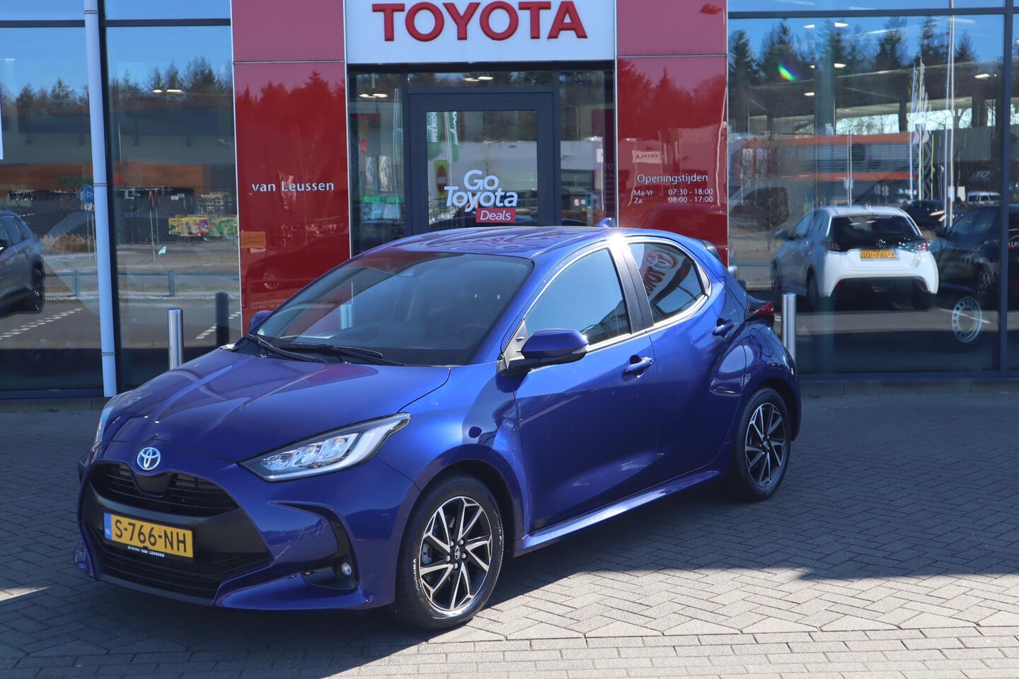 Toyota Yaris - 1.5 HYBRID DYNAMIC APPLE/ANDROID 16"LM-VELGEN LED-PAKKET AD-CRUISE CAMERA NL-AUTO - AutoWereld.nl