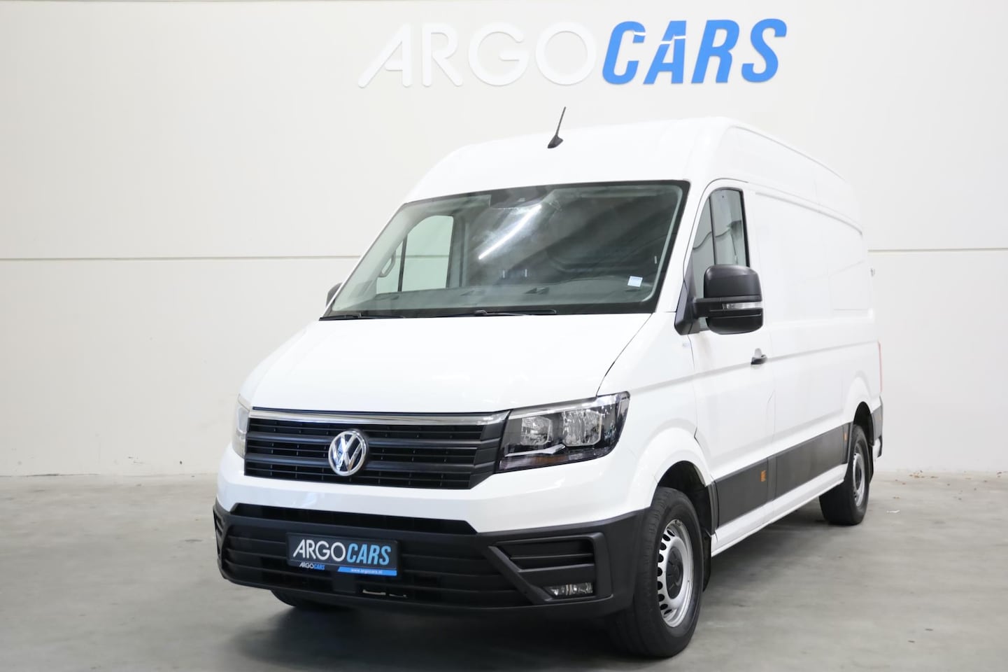 Volkswagen Crafter - 2.0 TDI RWD L3/H3 177PK LEDER L2/H2 CAMERA NAVI AIRCO TREKHAAK TOP BUS LEASE v/a €155,- p. - AutoWereld.nl