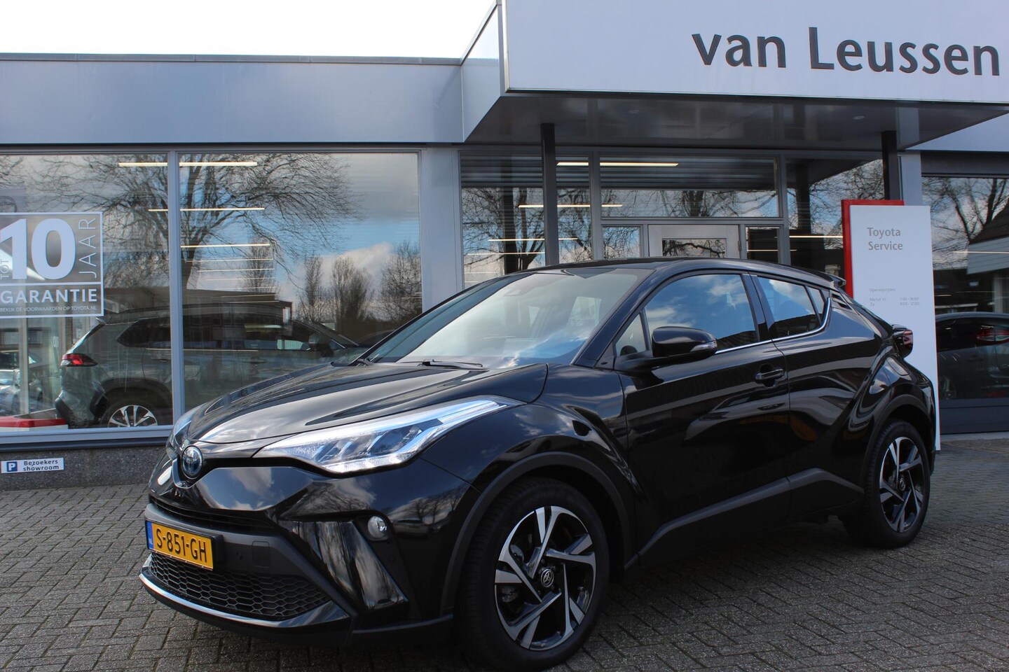 Toyota C-HR - 1.8 Hybrid Dynamic NL-AUTO 1E-EIG NAVI KEYLESS 18"LMV APPLE/ANDROID AD-CRUISE BLUETOOTH PA - AutoWereld.nl