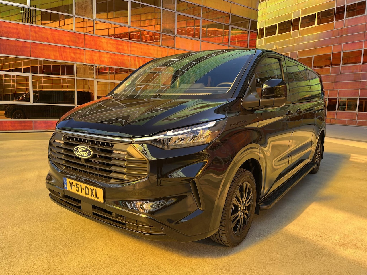 Ford Transit Custom - 320 2.5 PHEV L2H1 Black Platinum DUBBEL CABINE | 2250 KG AHW | 1100 KG Laadvermogen | Lede - AutoWereld.nl