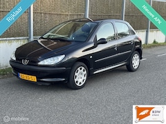 Peugeot 206 - 1.4 Forever NAP/NWE APK/AIRCO/ELEK. PAKKET