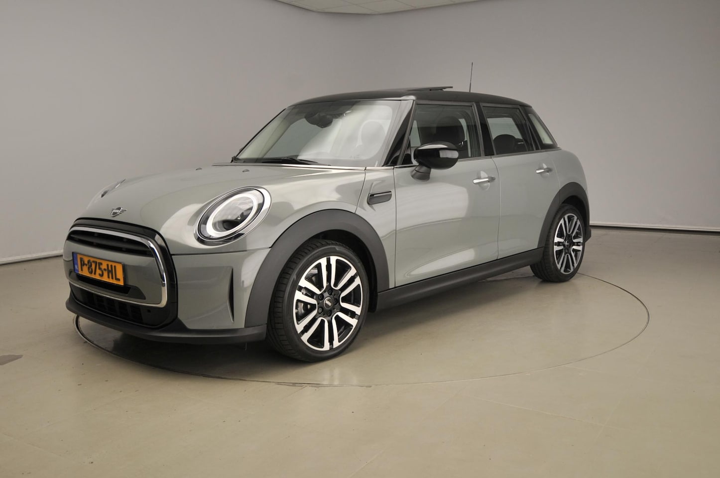 MINI Cooper - 3-deurs Leder / Sportstoelen / Panoramadak / PDC / Cruise / LED / Alu wielen 17 inch - AutoWereld.nl