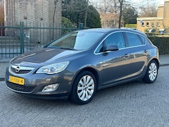 Opel Astra - 1.4 Turbo Cosmo 2011 1e eigenaar 6-bak Navi Pdc Goed rijdend