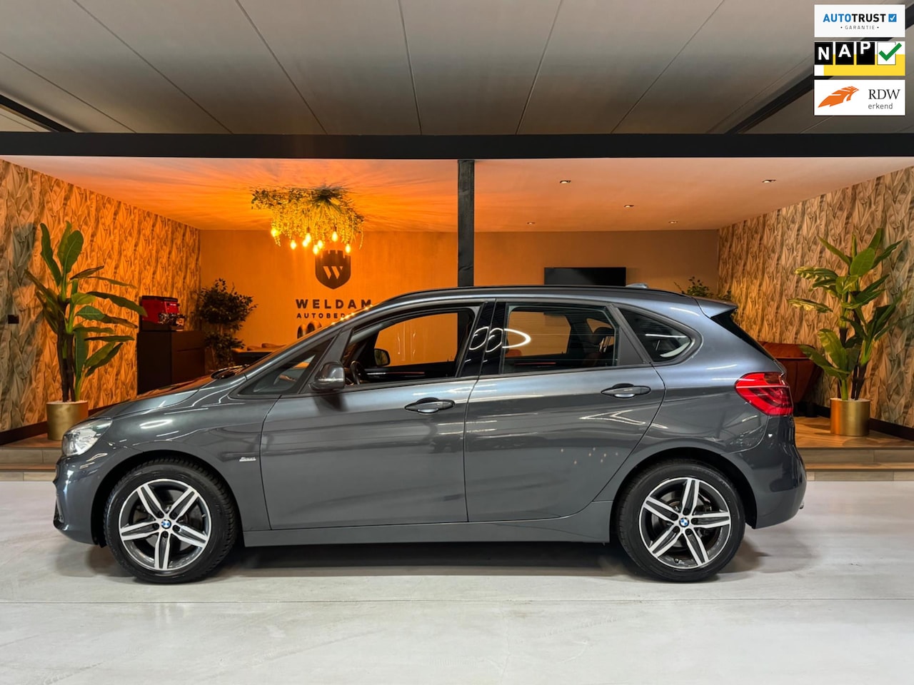 BMW 2-serie Active Tourer - 225i Sport Garantie Camera PDC StoelVW Sfeer Cruise Navi Clima Rijklaar - AutoWereld.nl