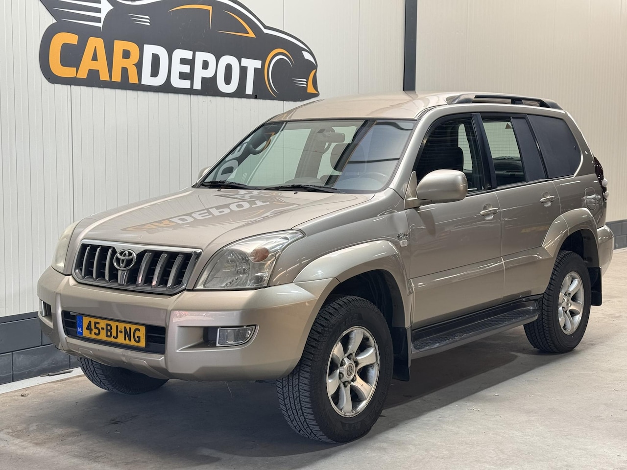 Toyota Land Cruiser - 3.0 D-4D VX HR Window Van 3.0 D-4D VX HR Window Van - AutoWereld.nl