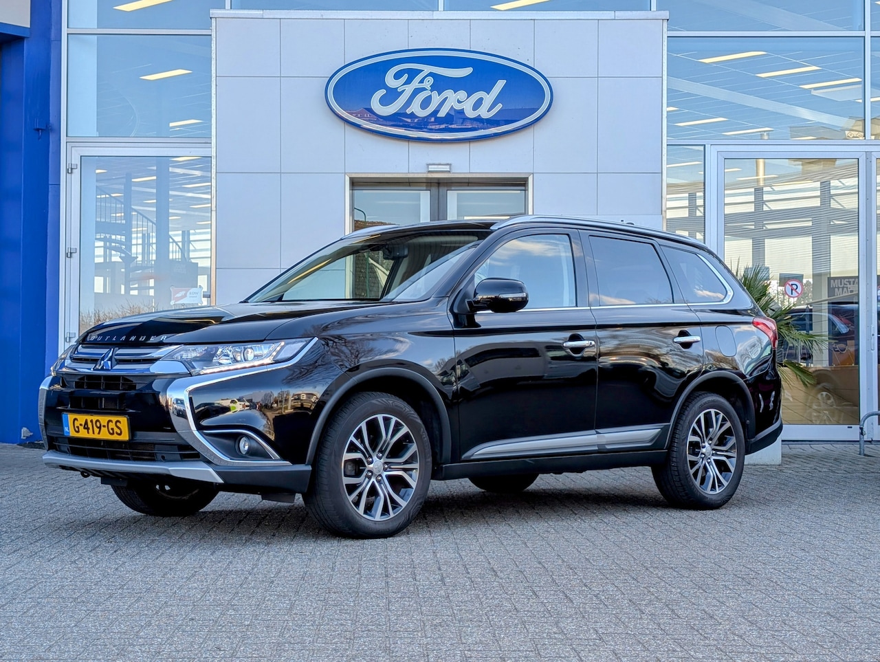 Mitsubishi Outlander - 2.0 Connect Pro | Trekhaak | Stoelverwarming | Cruise Control | Camera - AutoWereld.nl