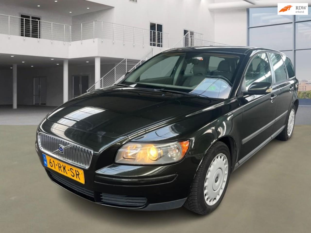 Volvo V50 - 2.4 Kinetic AIRCO CRUISE TREKHAAK 2 X SLEUTELS - AutoWereld.nl