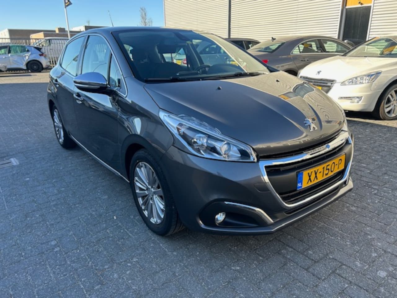 Peugeot 208 - 1.2 PureTech Blue Allure Navigatie - AutoWereld.nl