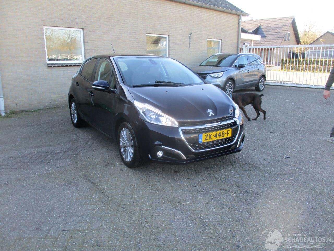 Peugeot 208 - 1.2 PureT Signature NAP 1E Eig - AutoWereld.nl