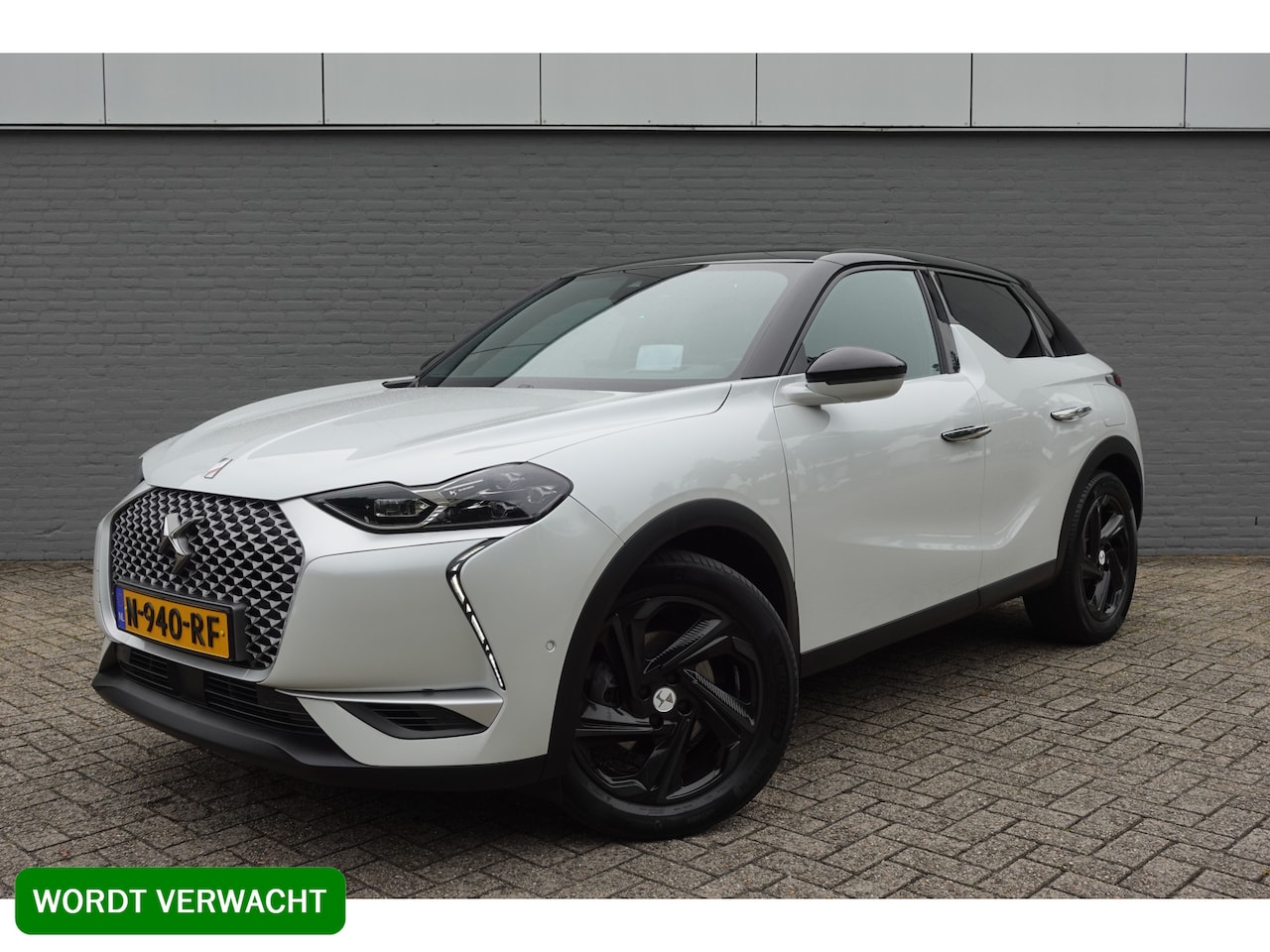 DS 3 Crossback - E-Tense So Chic | Navi | Lederen bekleding | Achteruitrijcamera | 18 Lmv | All season band - AutoWereld.nl