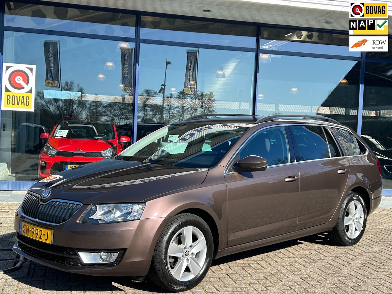 Skoda Octavia Combi - 1.2 TSI Greentech Ambition Navi Cruise Airco Trekhaak NAP NL-Auto Dealeronderhouden! - AutoWereld.nl