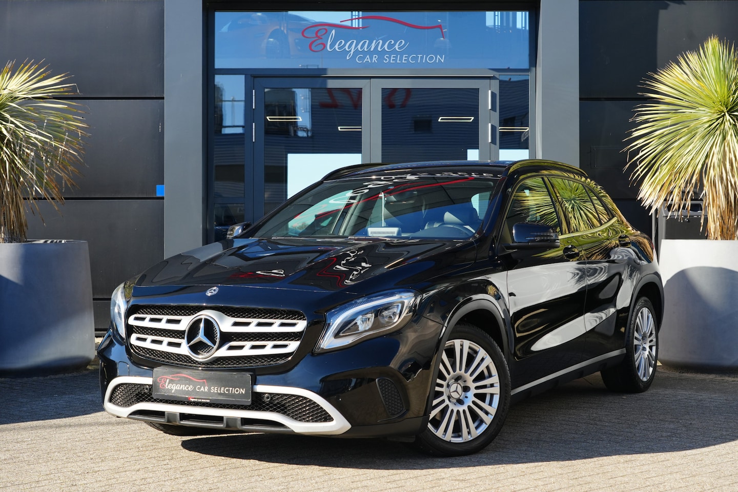 Mercedes-Benz GLA-Klasse - 180 d Business Solution 109pk Navigatie/Stoelverwarming/Camera - AutoWereld.nl