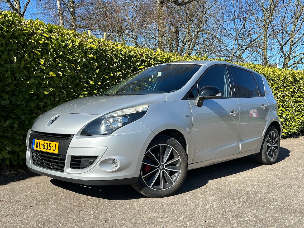 Renault Scénic - 2.0 Bose Automaat | H-Leder | Trekhaak | 17" Velgen | Clima | PDC | Cruise | - AutoWereld.nl