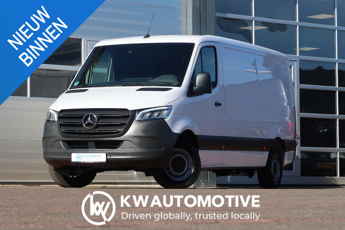 Mercedes-Benz Sprinter - 316 2.2 CDI L2H1 AUT/ LED/ CAMERA/ ACC/ CLIMA/ MBUX/ CLIMA/ TREKHAAK - AutoWereld.nl