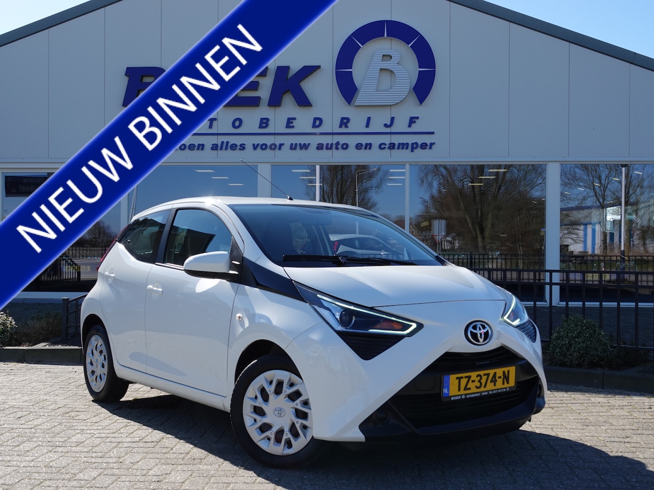 Toyota Aygo - 1.0 VVT-i x-play NAVI | BT-TEL | AIRCO | CAMERA - AutoWereld.nl