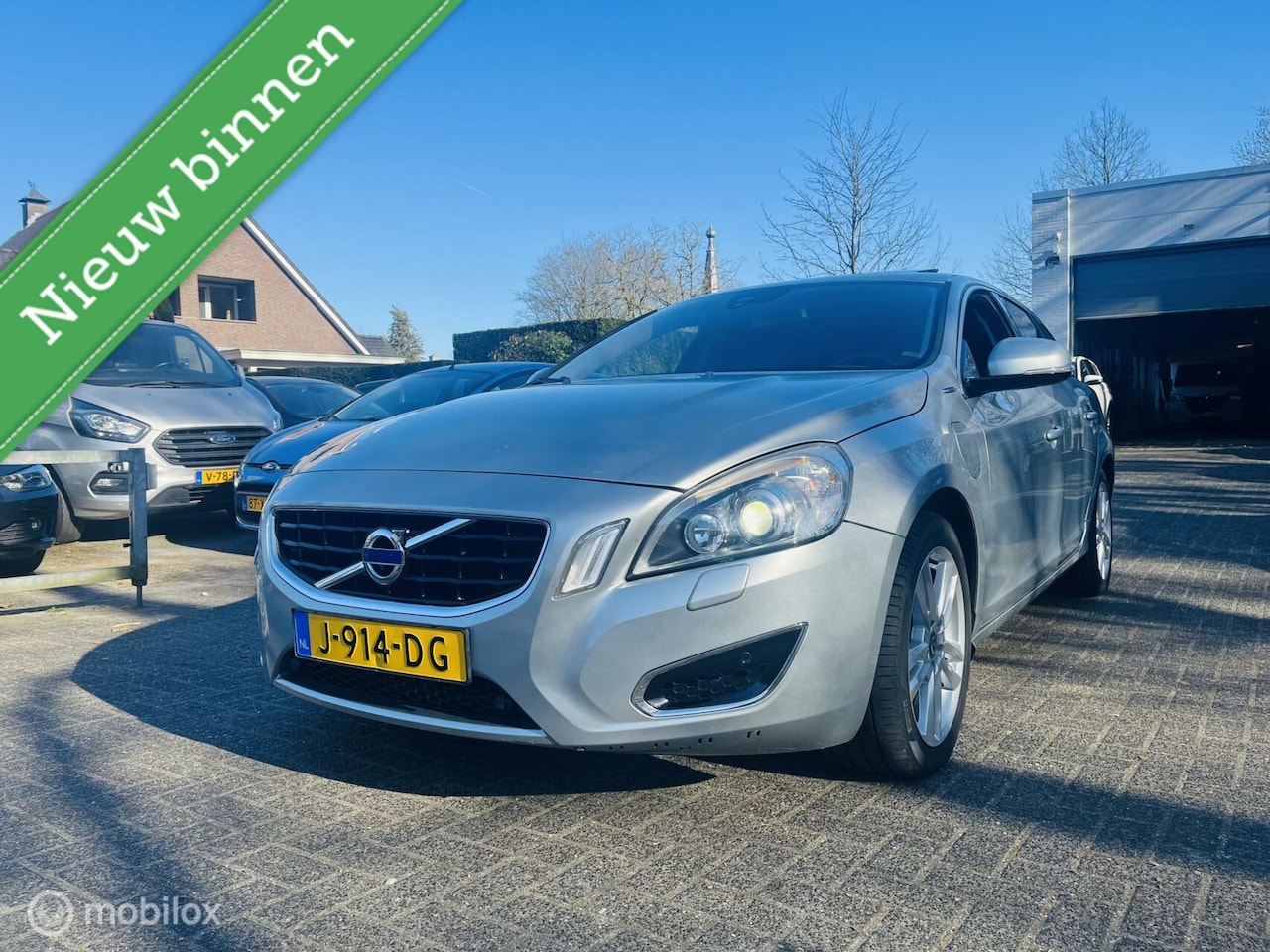 Volvo V60 - 2.4 D6 AWD Plug-In Hybrid Pure Limited Leder / Schuifdak / Trekhaak - AutoWereld.nl