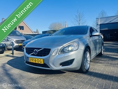 Volvo V60 - 2.4 D6 AWD Plug-In Hybrid Pure Limited Leder / Schuifdak / Trekhaak