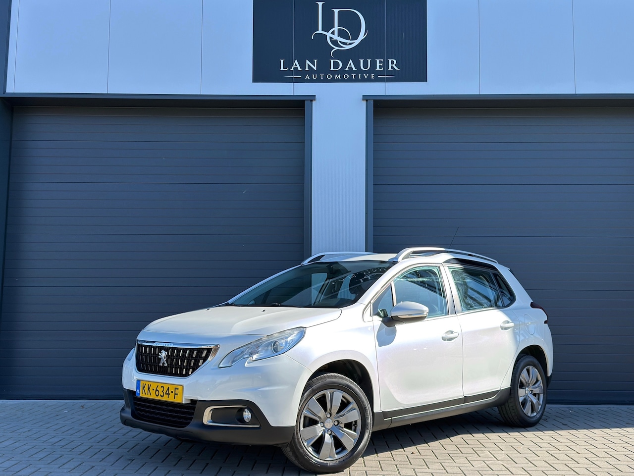 Peugeot 2008 - 1.2 PureTech Blue Lion / DBR VV / Trekhaak - AutoWereld.nl