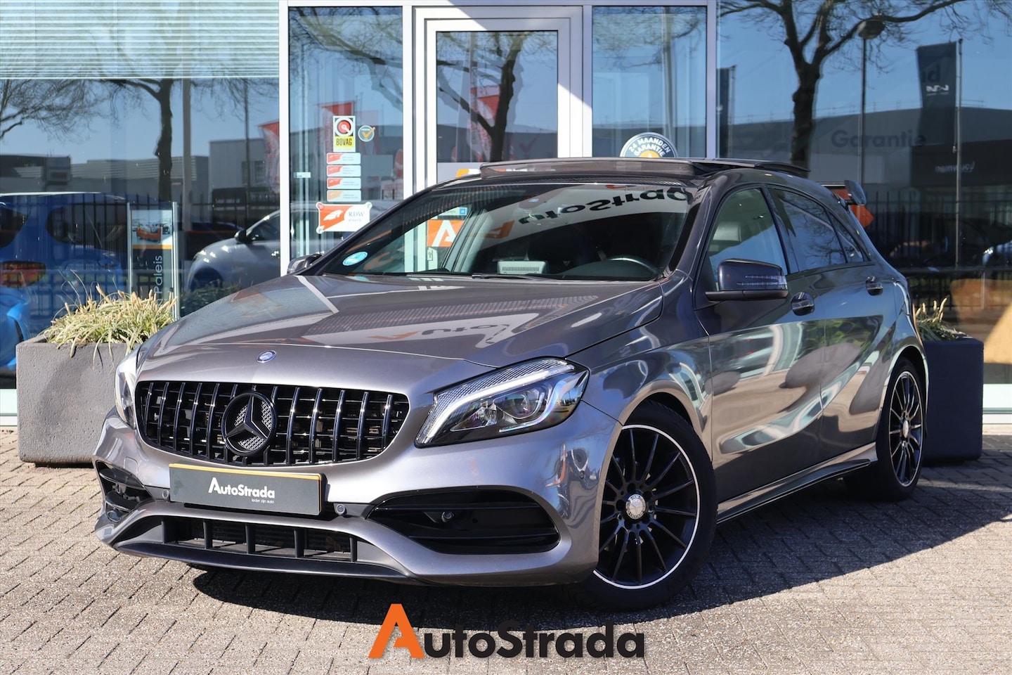 Mercedes-Benz A-klasse - A180 AMG-Line 1.6 AUT | Carplay | Pano | Navi | Sensoren | LED | Night | Cruise - AutoWereld.nl